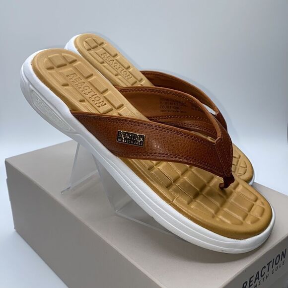 Kenneth Cole Reaction Four Thong Sandals - Picture 5 of 8